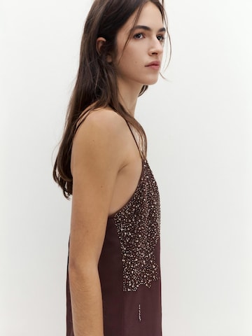 Rochie de la Pull&Bear pe roșu