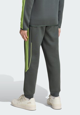Tapered Pantaloni 'Trefoil' di ADIDAS ORIGINALS in grigio
