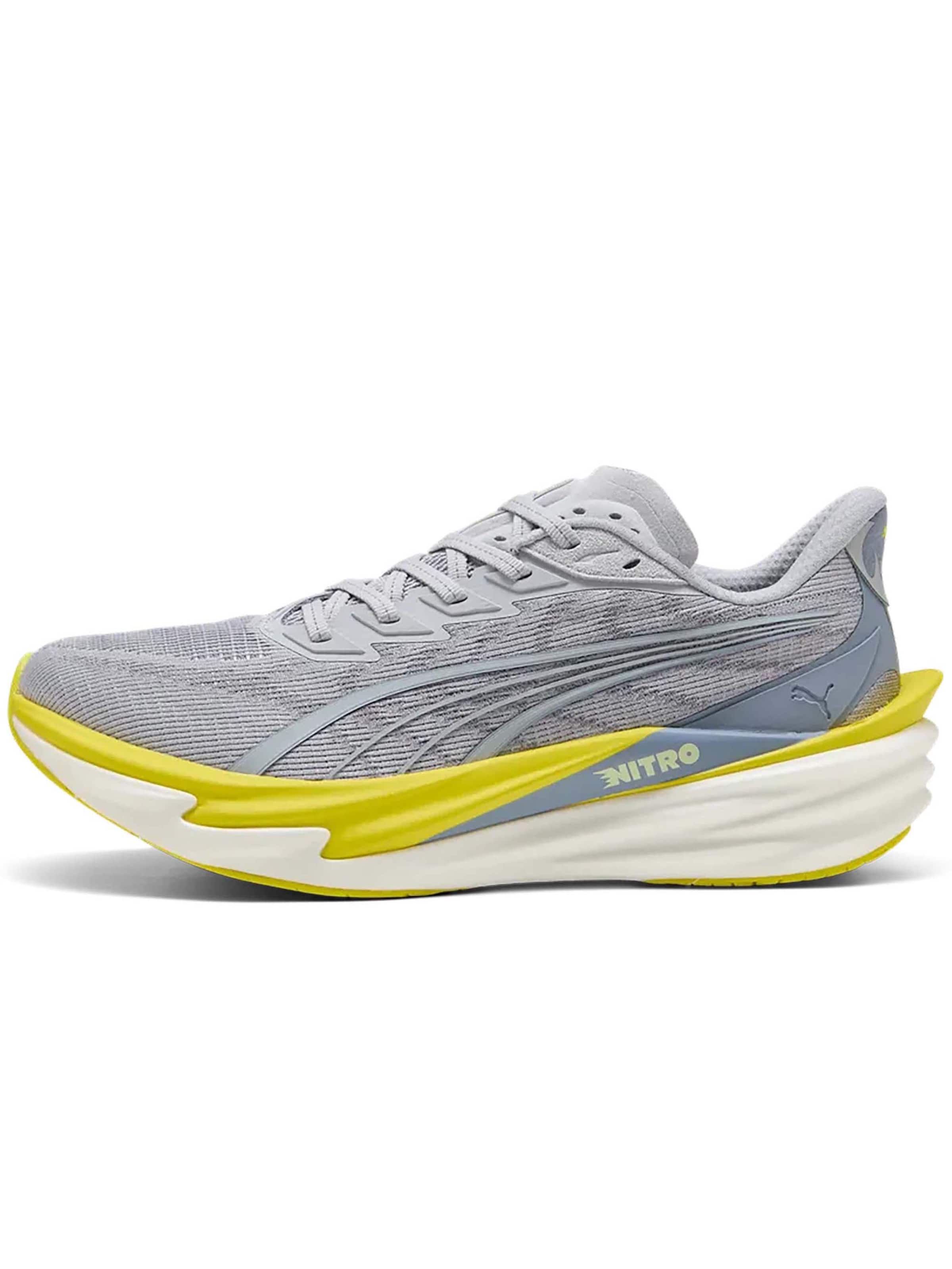 Chaussure de course PUMA en argent