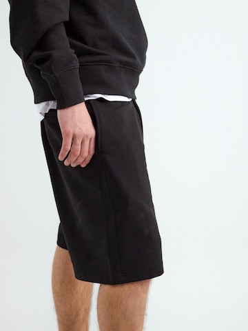 BALMOHK Loosefit Housut värissä musta