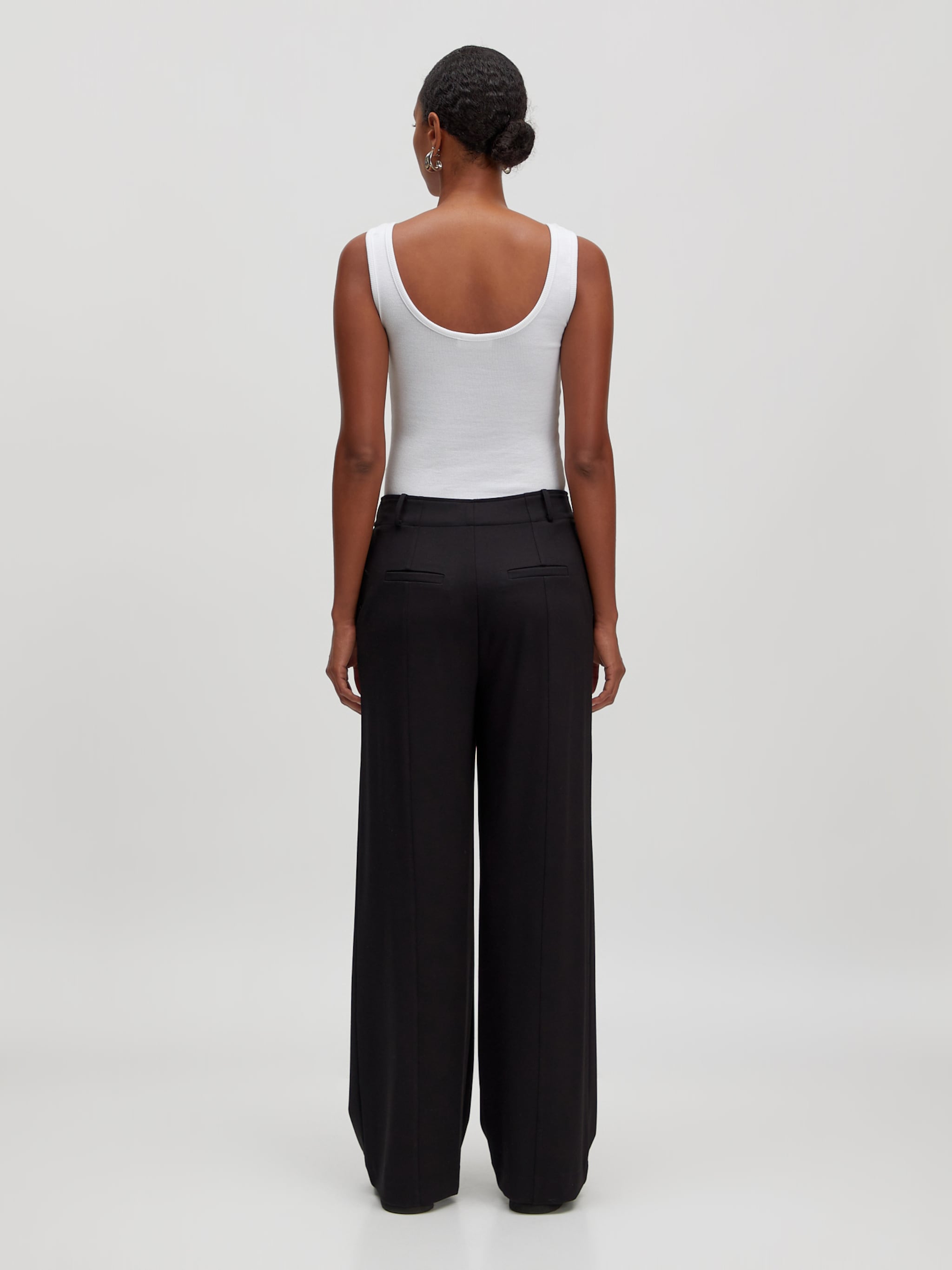 EDITED Produits Pantalon à pince 'Gitta' noir