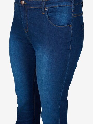 Slimfit Jeans 'Emily' de la Zizzi pe albastru