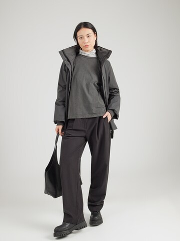 Embassy of Bricks and Logs Tussenjas in Zwart