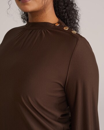 WE Fashion Блуза в кафяво