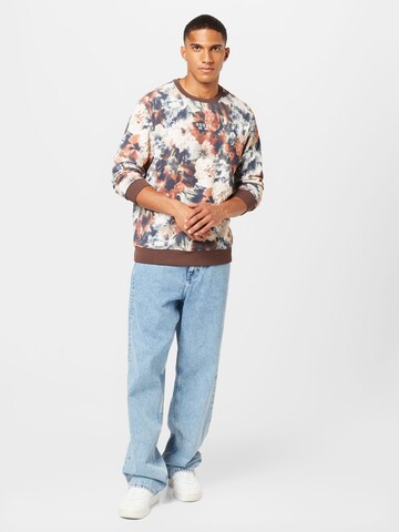 GUESS Sweatshirt in Brown