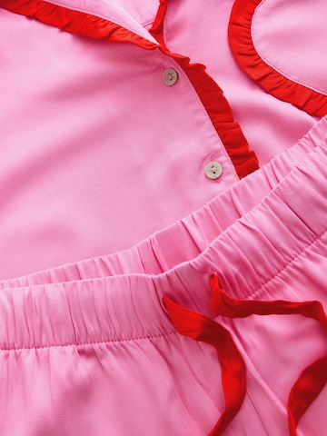 Pijama de la Cath Kidston pe roz