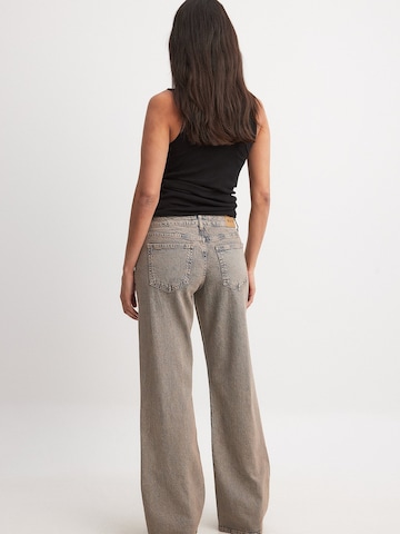 NA-KD Wide Leg Jeans in Grau