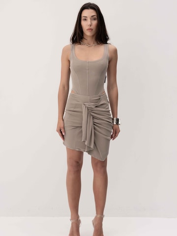 Robe 'BOW' FEMSSY en gris