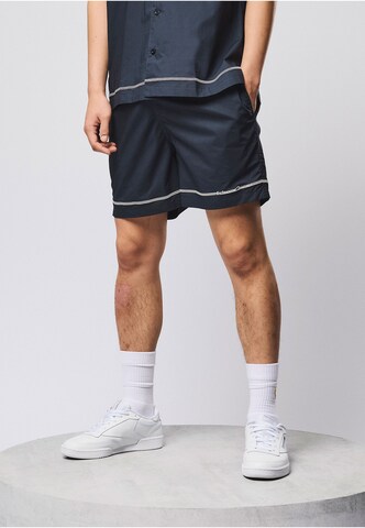 Weekend Offender Regular Broek in Blauw: voorkant