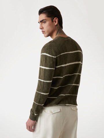 GUESS Sweater in Green