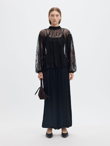 SELECTED - Blusa en negro