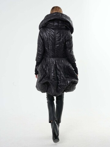 Metamorphoza Mantel in Schwarz