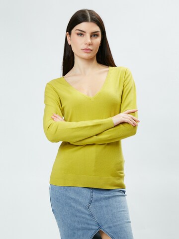 Influencer Sweater in Yellow: front