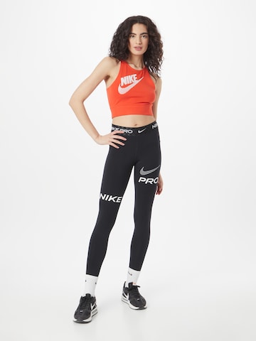 Top de la Nike Sportswear pe roșu