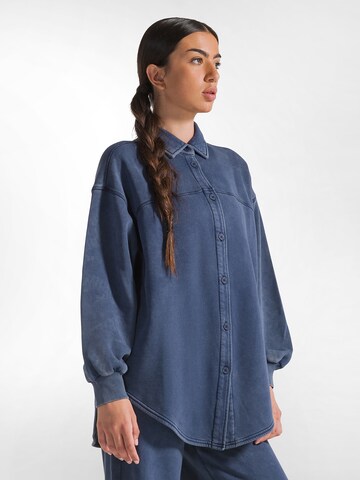 DEHA Hemd in Blau: Vorderseite