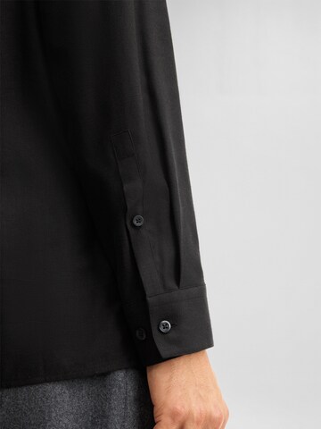 Coupe regular Chemise STRELLSON en noir