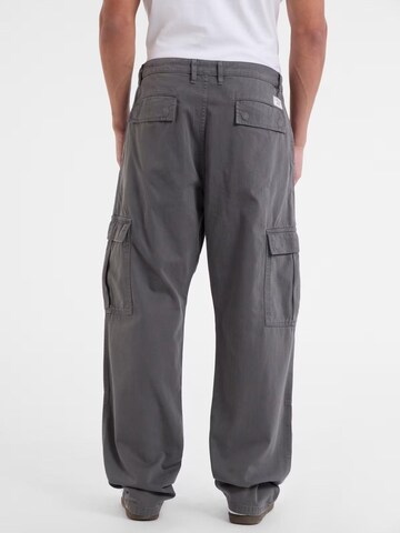 regular Pantaloni di GUESS in grigio