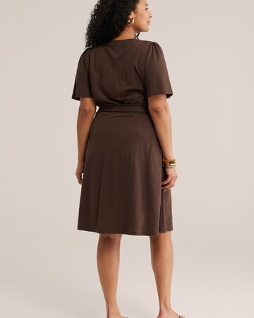 WE Fashion Dress in Brown