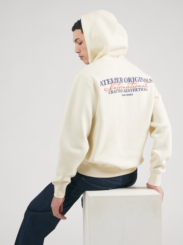 JACK & JONES Свитшот 'JJJorislington' в Бежевый: спереди