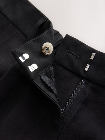 Loosefit Pantaloni con pieghe di Next in nero