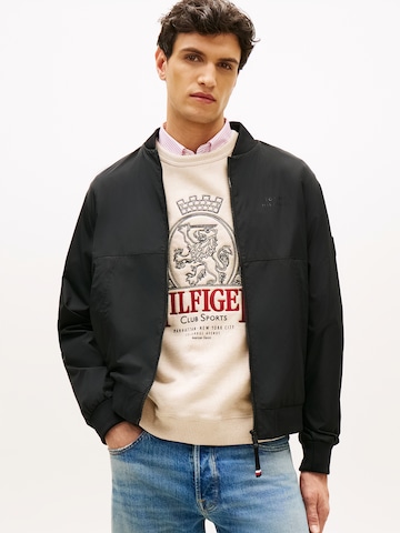 TOMMY HILFIGER Демисезонная куртка в Черный: спереди