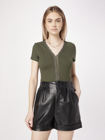 ABOUT YOU Shirt 'Emely' in Groen: voorkant