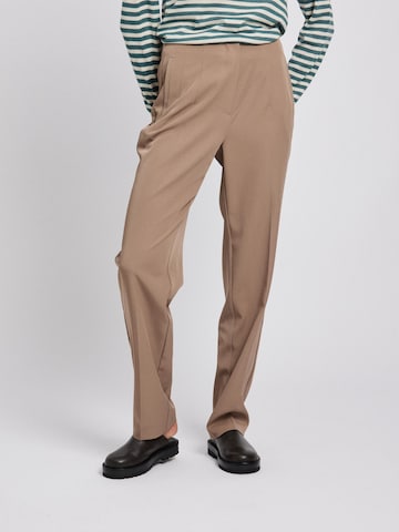 VILA Regular Pants 'SIGNA' in Brown: front