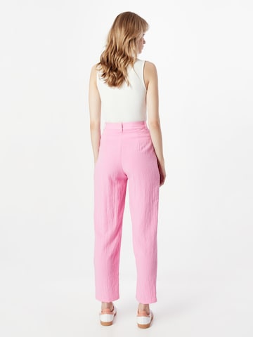 Monki Loose fit Pleat-Front Pants in Pink