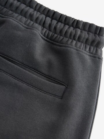 Tapered Pantaloni cargo di Next in grigio