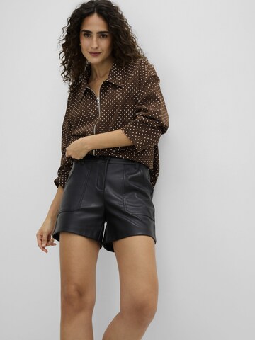 regular Pantaloni di bonprix in nero