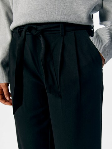 OBJECT - Pierna ancha Pantalón plisado 'Lisa' en negro