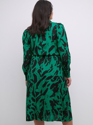 KAFFE CURVE Sukienka koszulowa w kolorze zielony