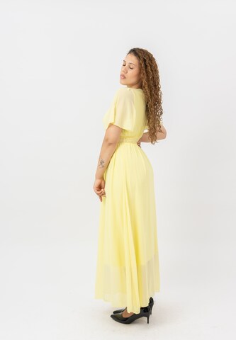 Abito di Elara in giallo