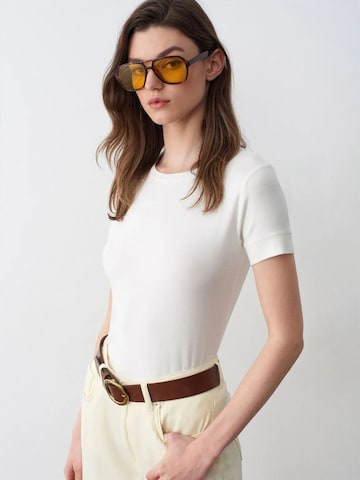 Dilvin - Camisa em branco: frente