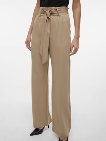 Regular Pantalon à pince 'EVA' Vero Moda Tall en beige : devant