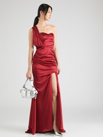 Rochie de seară de la Unique pe roșu