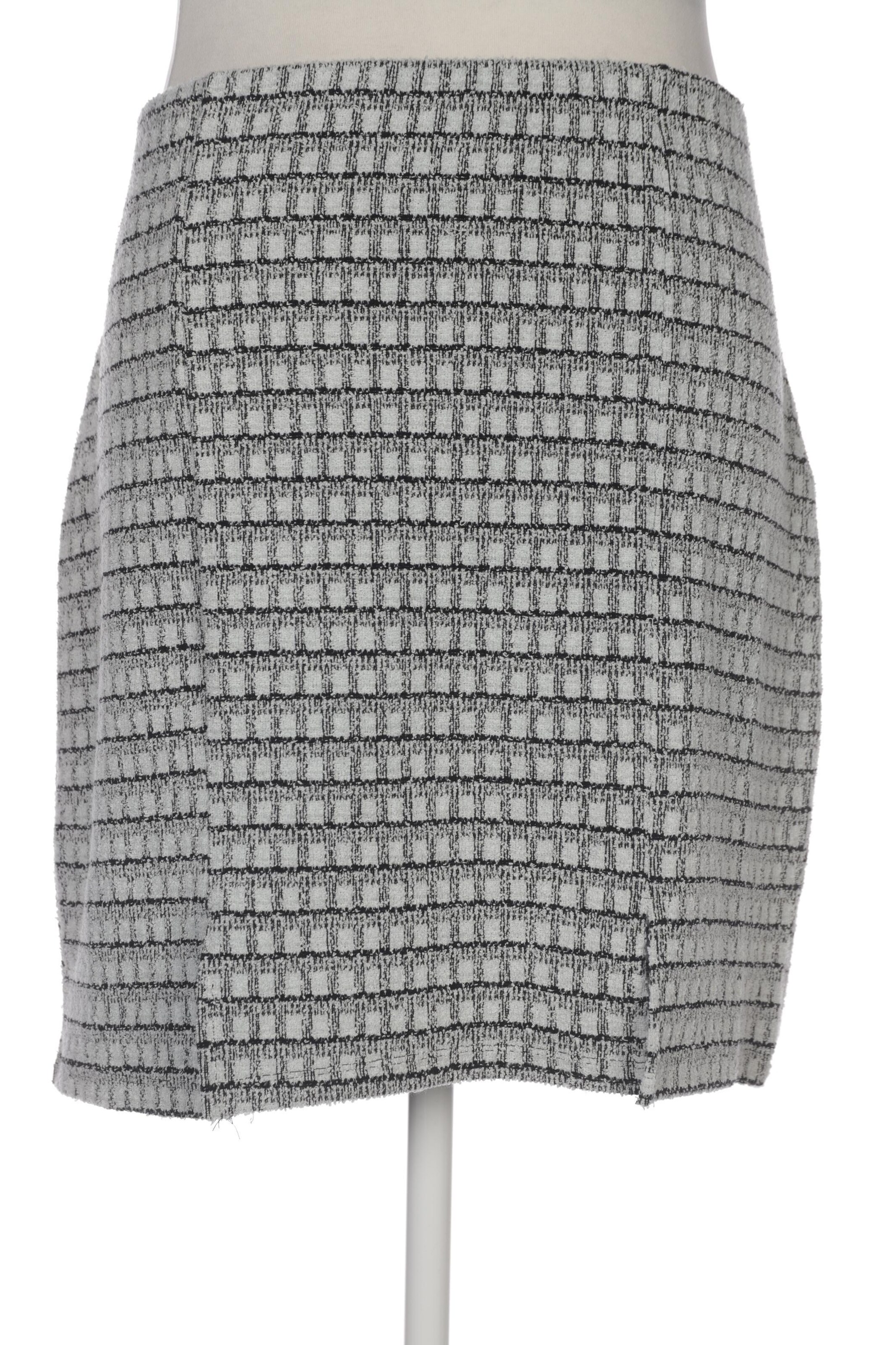 Vero Moda Curve Rock 4XL in Schwarz: Vorderseite