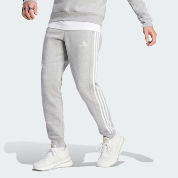 ADIDAS SPORTSWEAR - Tapered Calças de desporto 'Essentials' em cinzento: frente