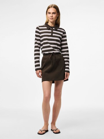 PIECES - Falda 'Chilli Sweat' en marrón