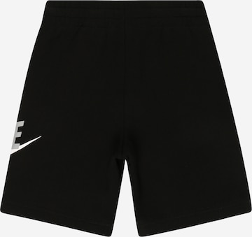 Nike Sportswear - regular Pantalón en negro