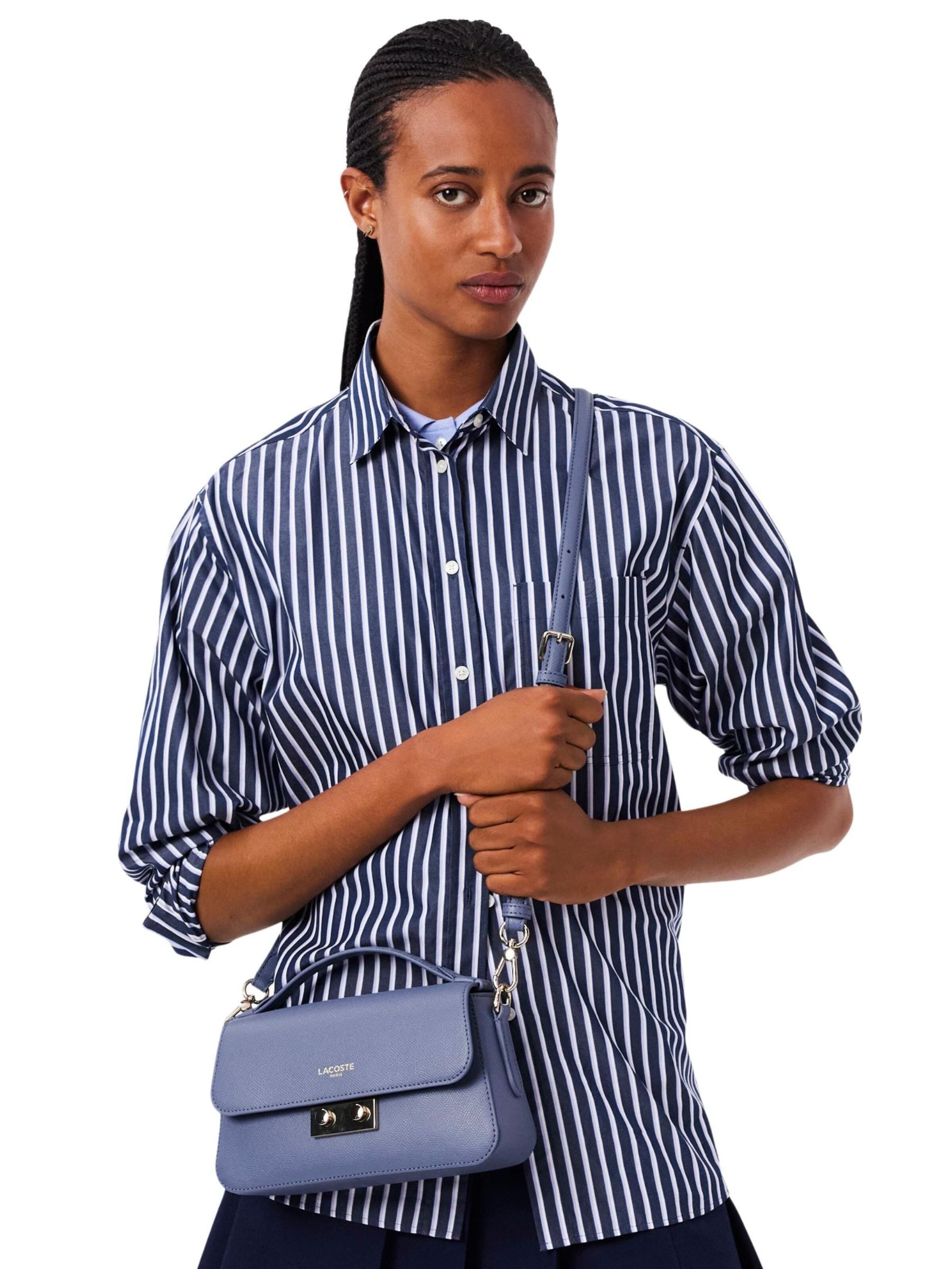 LACOSTE Skuldertaske 'Champs Elysees' i blå: forside