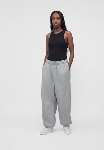 JordanTapered Hlače 'Brooklyn' - siva boja: prednji dio