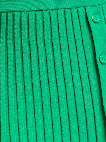 Calli Hame värissä vihreä