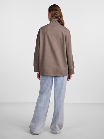PIECES Sweatshirt 'SELINA' in Brown