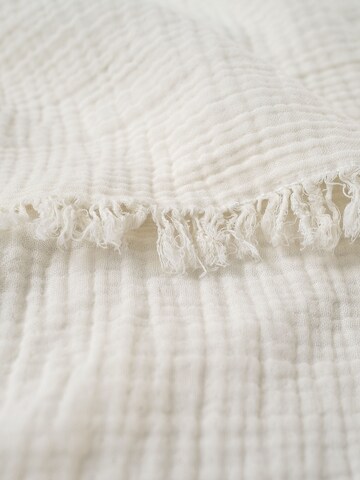 Barine Blankets 'Cocoon' in Beige