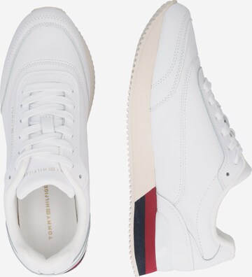 TOMMY HILFIGER Sneaker in Weiß