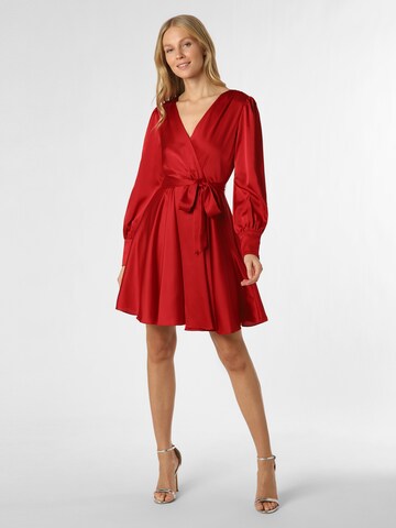 Robe de cocktail Marie Lund en rouge : devant