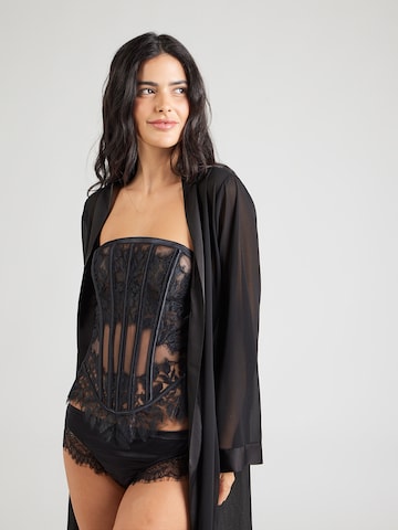 Corsete 'Chalice' de la Hunkemöller pe negru: față