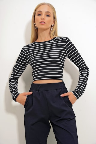 Trend Alaçatı Stili Shirts i sort: forside