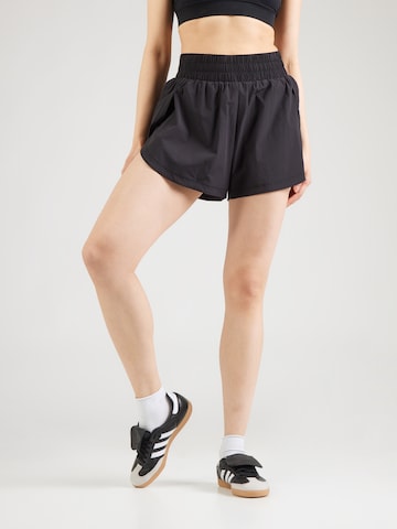 4F Regular Workout Pants in Black: front